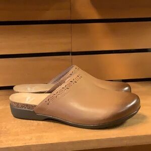 Dansko Robbie Burnished Nubuck
